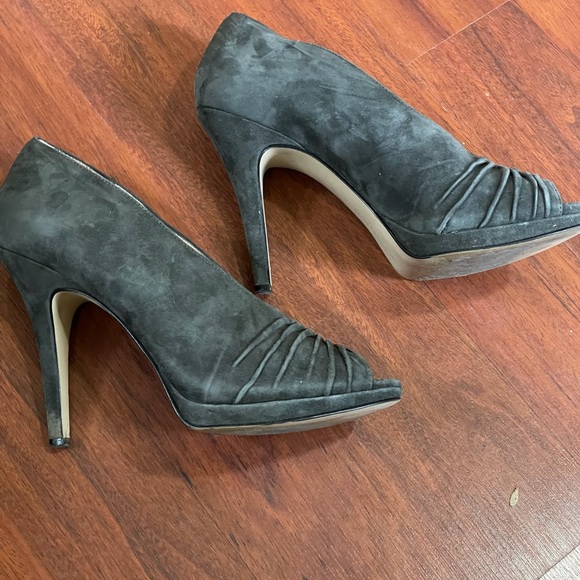 Boutique 9 Btalynda gray peep toe suede high heels - Picture 3 of 14